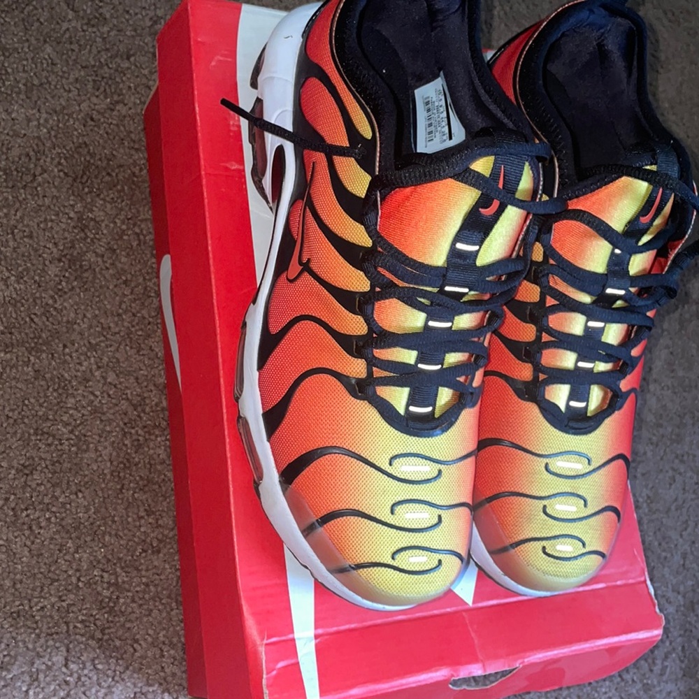 Nike orange air max sz 10.5